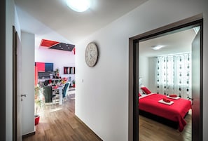 Decoración personalizada, muebles diferentes y wifi gratis 