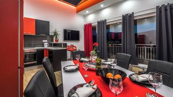 Căn hộ (Apartments Sunshine Home - Two Bedroo) | Phòng ăn