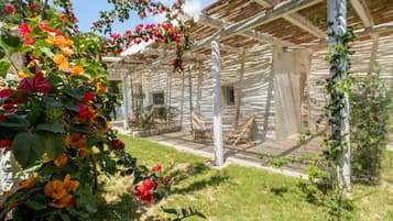 Deluxe Room, Hot Tub (2 Prs) | Terrace/patio