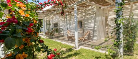 Deluxe Room, Hot Tub (2 Prs) | Terrace/patio