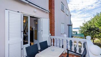 Apartment (Apartment & Rooms Villa Katarina - On) | Balcony