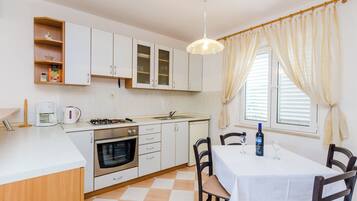 Apartment (Apartment & Rooms Villa Katarina - On) | Private kitchen