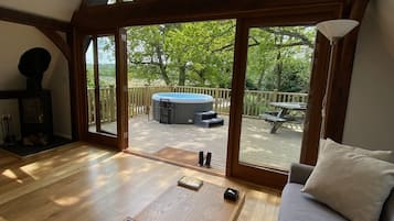 Luxury Cabin, Accessible, Ensuite (Avalon Waterside Lodge) | Lounge
