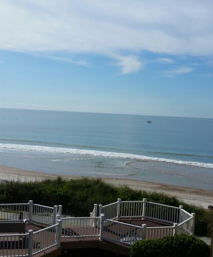 Oceanfront " Seagull Watcherz" Just Steps from the Sand!
