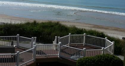 Oceanfront " Seagull Watcherz" Just Steps from the Sand!