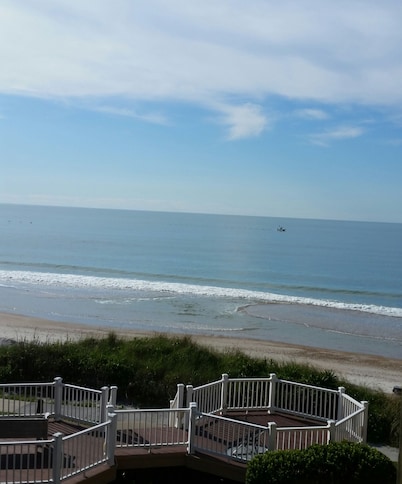 Oceanfront " Seagull Watcherz" Just Steps from the Sand!