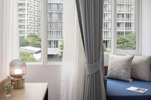 Deluxe Double Room, 1 King Bed, Non Smoking, City View | Living area - Sova Hotel Bangkok (Bangkok)