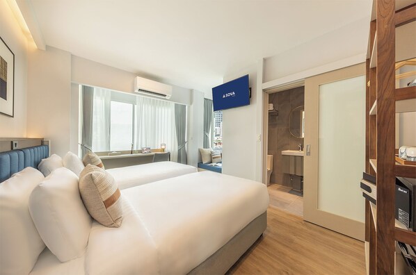 Deluxe Twin kamer, 2 eenpersoonsbedden, niet-roken, uitzicht op de stad | Een strijkplank/strijkijzer, gratis wifi, beddengoed