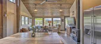 Updated Cabin w/ Hot Tub ~ 11 Mi to Winter Park!