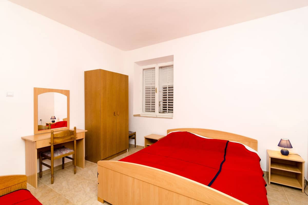 Apartment, Balcony | Peralatan tempat tidur premium, Wi-fi percuma, cadar katil