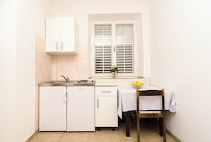 Apartment (Guest House Kiko - Apartment with Bal) | Private kitchen - Guest House Kiko (Mljet)