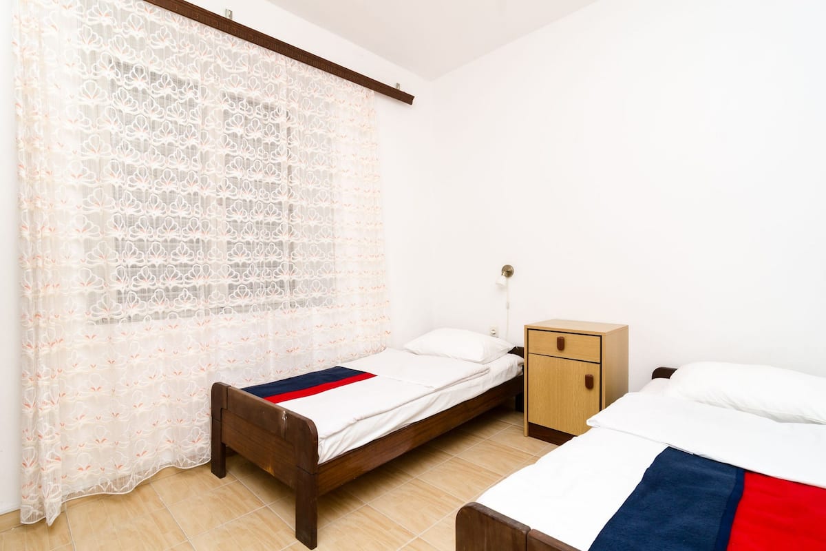 Twin Room | Peralatan tempat tidur premium, Wi-fi percuma, cadar katil