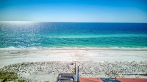 Am Strand, Liegestühle, Strandtücher