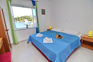 Comfort-huoneisto, terassi, merinäköala | 1 makuuhuone, ilmainen Wi-Fi, vuodevaatteet