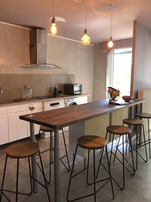 Réfrigérateur, four, plaque de cuisson, lave-vaisselle