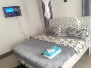 1 chambre, fer et planche à repasser, Wi-Fi gratuit, draps fournis