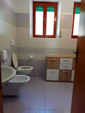 Hair dryer, towels, toilet paper - Comfortable apartment overlooking the gulf (Cala Gonone)
