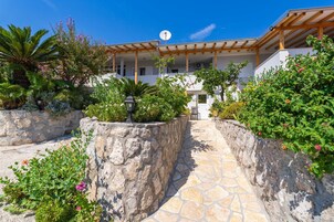 Apartamento (Two-Bedroom Apartment with Shared Ter) | Exterior