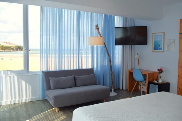 Deluxe Double or Twin Room, Ensuite, Sea View | 1 bedroom - La Surferia (Suances)