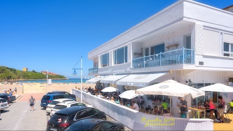 Exterior. La Surferia