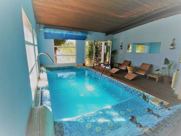 Piscina all'aperto, una piscina riscaldata