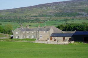 Exterior - Knotts Nest (Quernmore. Lancaster)