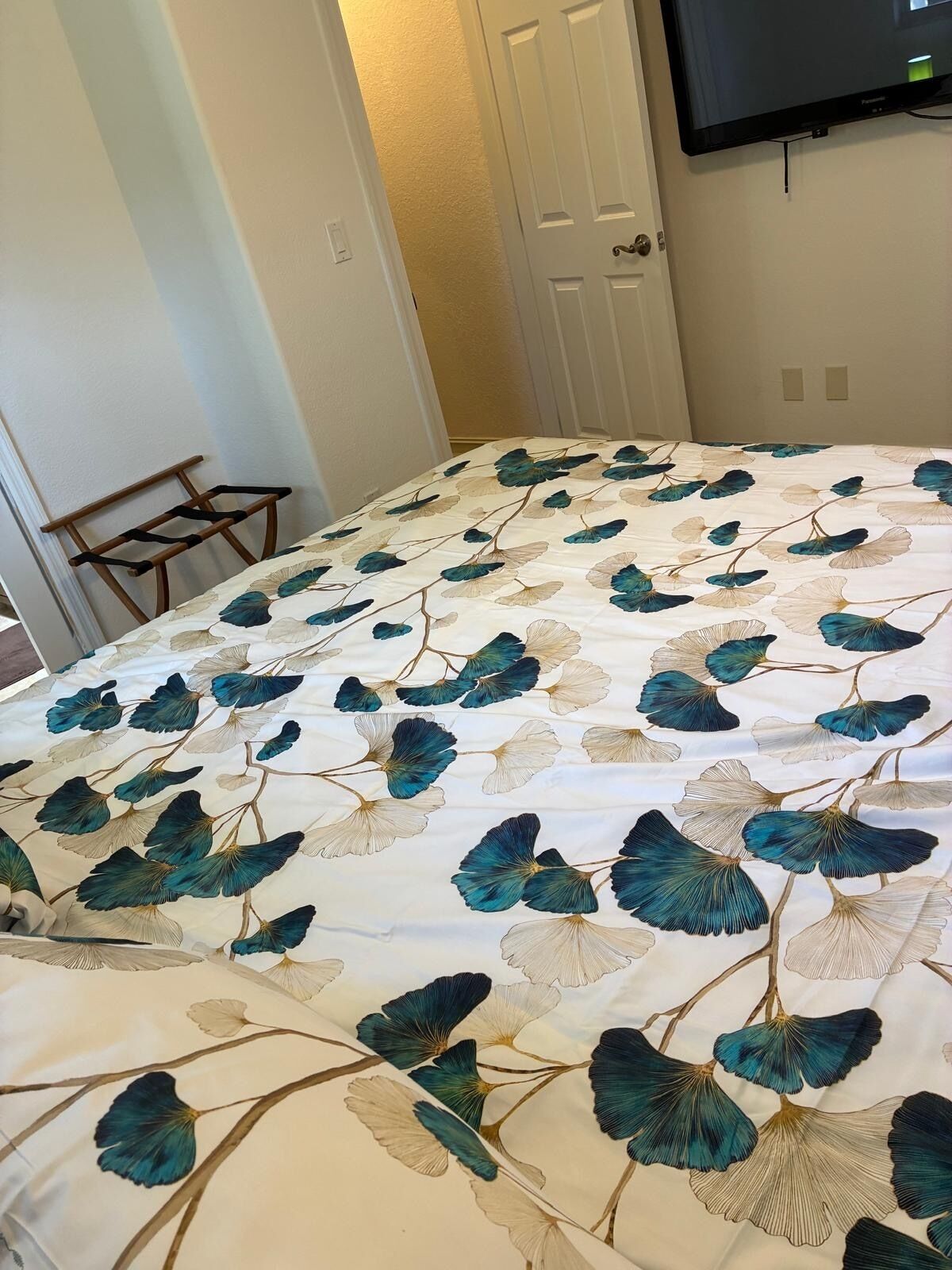 California King bed with ensuite bathroom