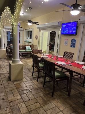 Dining - A beautiful spot to unwind, relax and enjoy quality time with family and friends (Cape Coral)