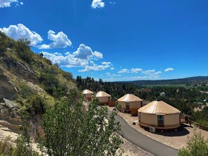 Yurts with a view of a mountainous landscape and a clear blue sky. - Glamping Yurt near Zion with Sunset Views (Orderville)