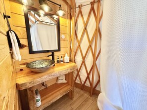 Shower, hair dryer - Yurt Overlook #6 w/stargazing near Zion & Bryce (Orderville)