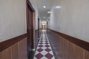 Hallway - OYO 1090 Hotel Anging Mammiri Makassar (Makassar)