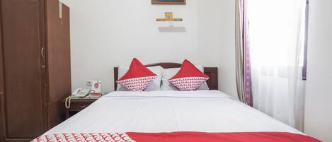 Kamar Double Standar | Meja kerja, Wi-Fi gratis, dan seprai linen