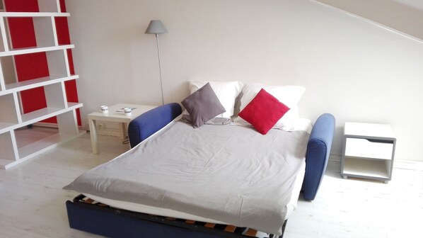 1 chambre, fer et planche à repasser, draps fournis