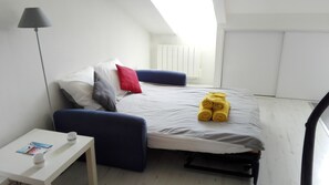 1 chambre, fer et planche à repasser, draps fournis