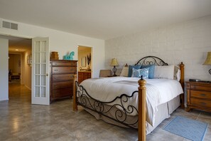 3 soverom, skrivebord, strykejern/-brett og wi-fi (inkludert)