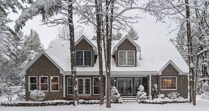 Marchez vers le lac, la plage, le parc aquatique intérieur et le centre-ville.