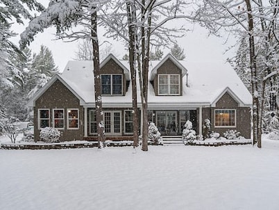 Walk To The Lake, Beach, Indoor Waterpark And Downtown