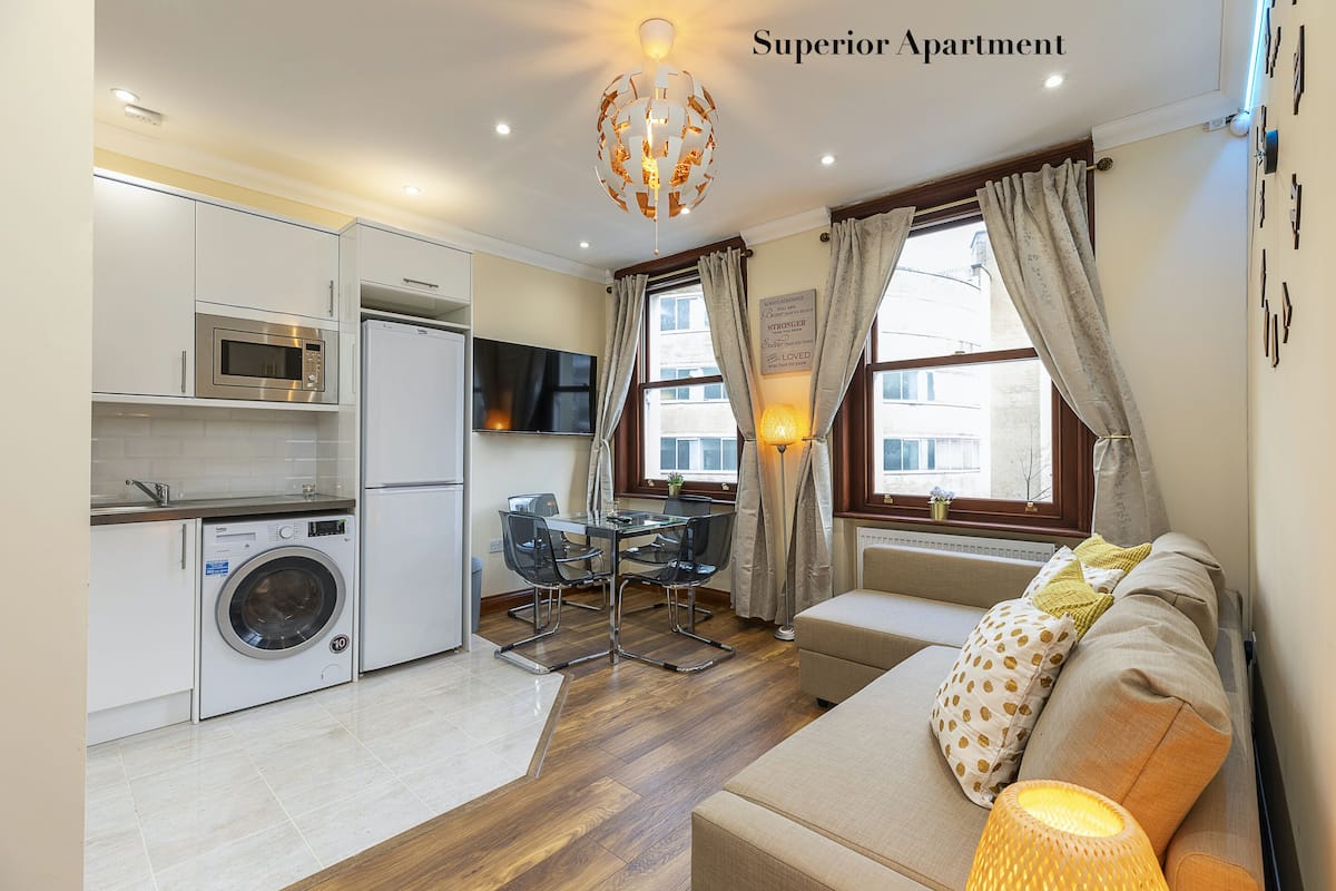 Elite appartement, privébadkamer, uitzicht op stad | Lounge