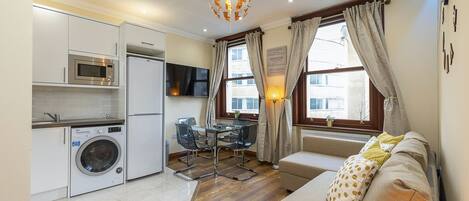 Elite-Apartment, eigenes Bad, Stadtblick | Lounge
