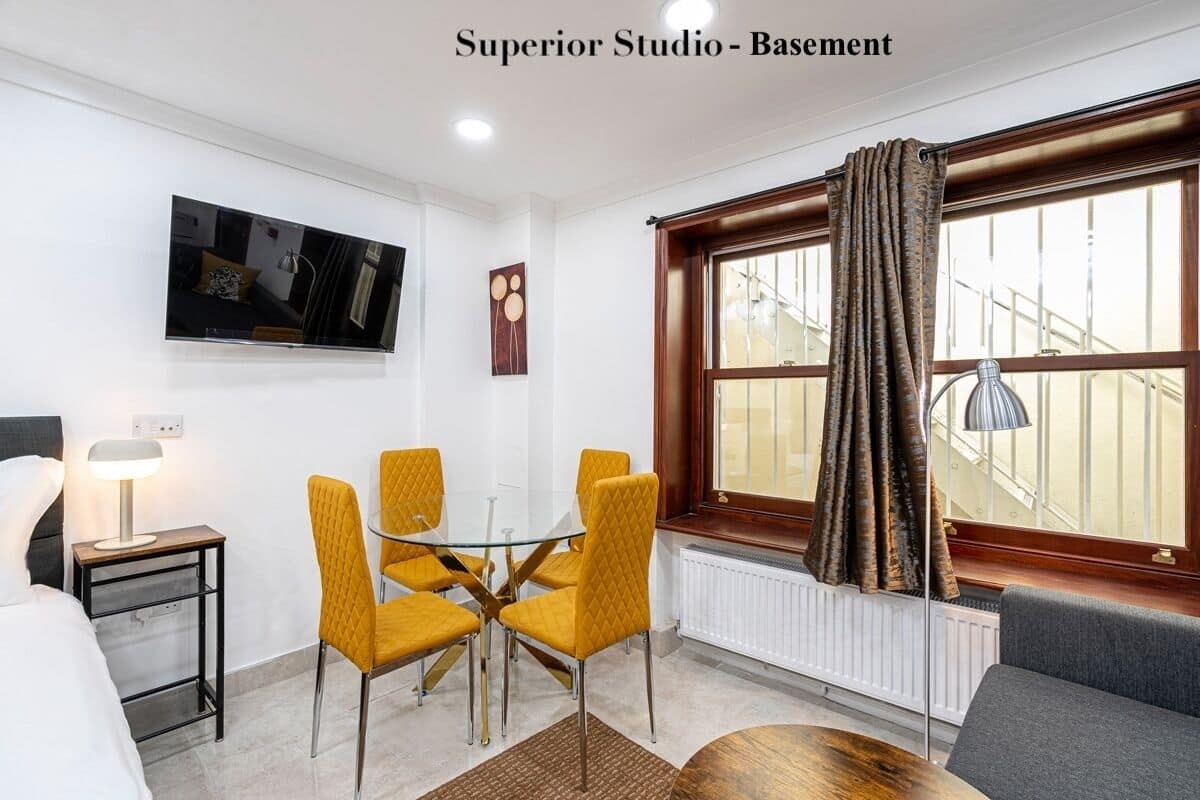 Studio – superior, privat bad | 1 soverom, blendingsgardiner, strykejern/-brett og reiseseng for barn