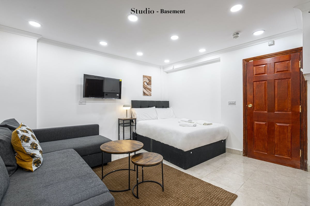 Studio – superior, privat bad | 1 soverom, blendingsgardiner, strykejern/-brett og reiseseng for barn