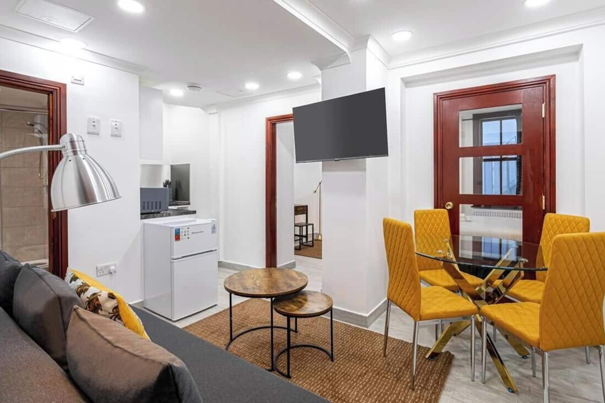 Studio – standard, privat bad | 1 soverom, blendingsgardiner, strykejern/-brett og reiseseng for barn