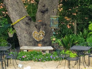 Outdoor dining - Zilker Cottage Less than a Mile to ACL (Austin)