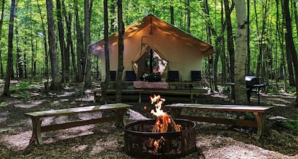 1920's Al Capone's Luxury Glamping Tent - Premium Resort Amenities Included!