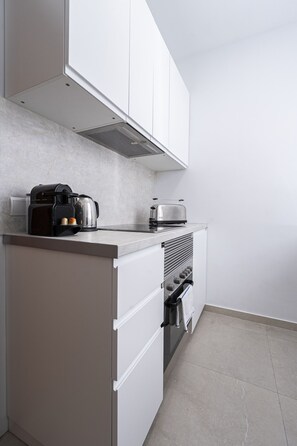 冷蔵庫、電子レンジ、オーブン、食器洗い機