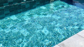 Piscine extérieure, piscine chauffée