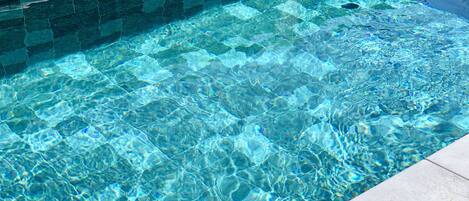 Piscina all'aperto, una piscina riscaldata
