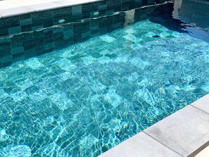 A clear swimming pool with a tiled edge and a visible drain. - Black Villa with private pool  (Palau-del-Vidre)