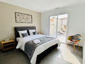 3 slaapkamers, een kluis op de kamer, een bureau