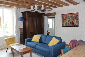 TV, fireplace, ping pong, books - La Longère du Lavoir***, family home in Touraine (Dierre)
